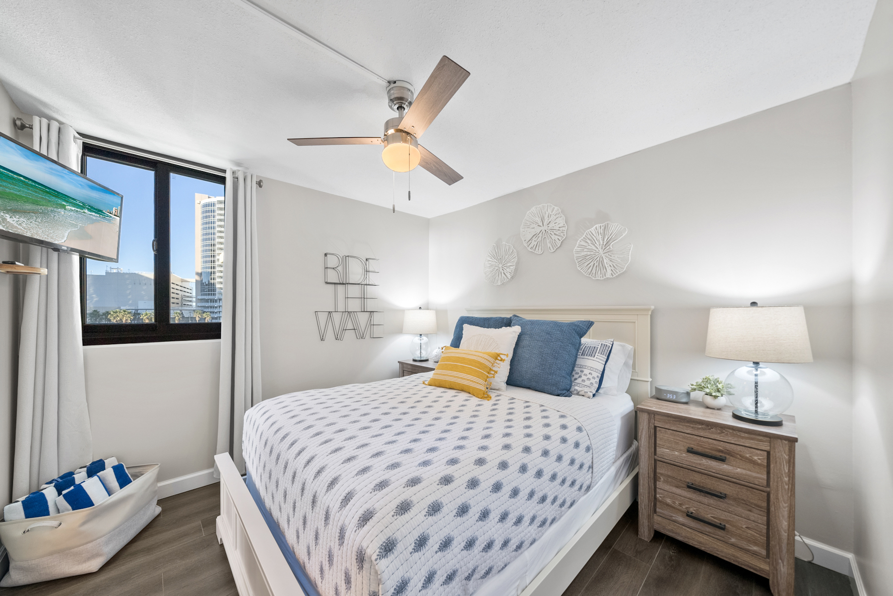 Comfy Queen Bed with Wireless Charging Alarm Clocks & Roku TV