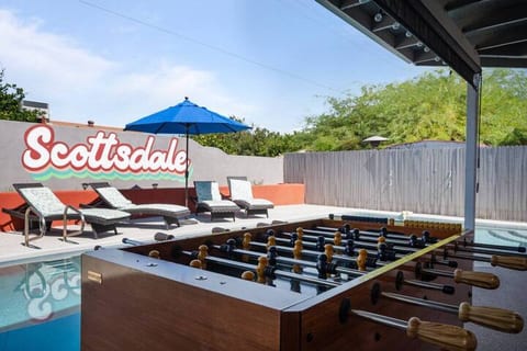 Desert Hideaway: Luxe Pool, Hot Tub, & Fire Pit!