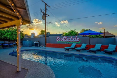 Desert Hideaway: Luxe Pool, Hot Tub, & Fire Pit!