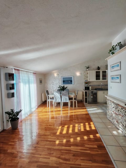 Apartment Damir - Unit 374085-13