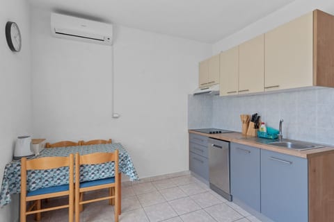 Apartment Uga2 - Unit 374182-13