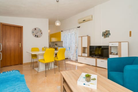 Apartment Angie - Unit 374223-13