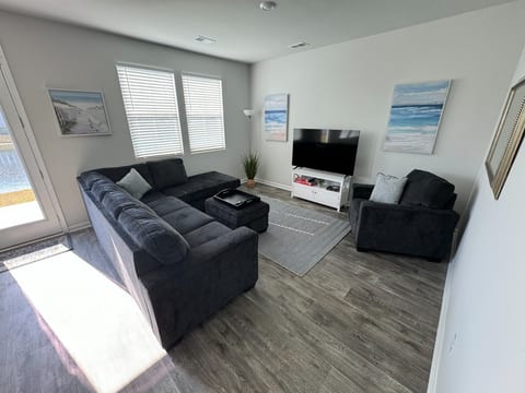 Enjoy a cozy retreat with a smart TV, high-speed internet, complemented by plush, comfortable seating for ten. This inviting space is perfect for family fun and entertainment, offering a relaxing break after your outdoor adventures.