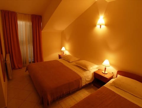 Apartments and Rooms guesthouse Lorenta - Unit 374275-13