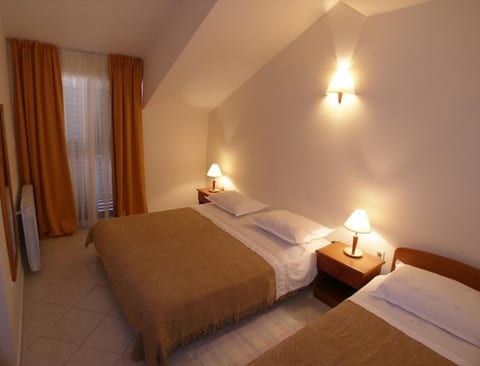 Apartments and Rooms guesthouse Lorenta - Unit 374275-13