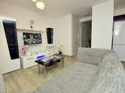Apartment MeMi - Unit 374318-13