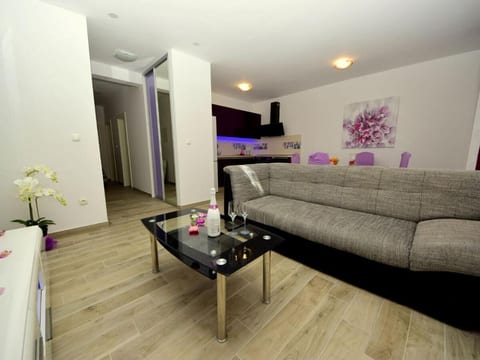 Apartment MeMi - Unit 374318-13