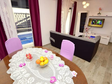 Apartment MeMi - Unit 374318-13