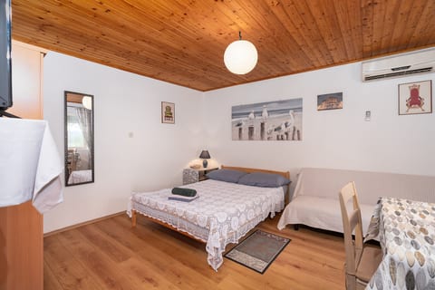Apartment JoPek - Unit 374355-13