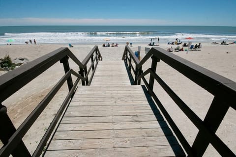 Steps to the beach..