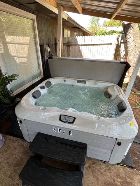 Cozy Home wt WiFi N Hot Tub
