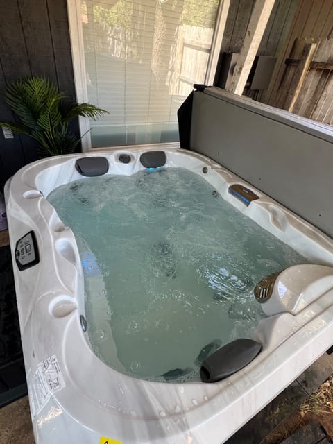 Cozy Home wt WiFi N Hot Tub