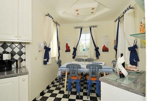 Apartments Martin - Unit 374404-13