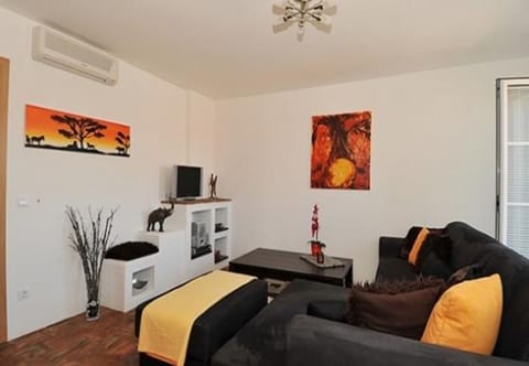 Apartments Martin - Unit 374405-13