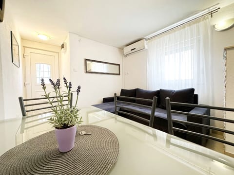 Apartments JoRa - Unit 374412-13