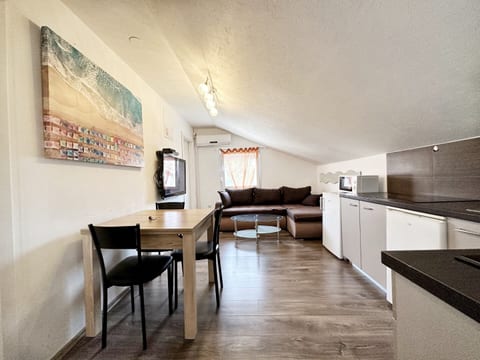 Apartments JoRa - Unit 374413-13