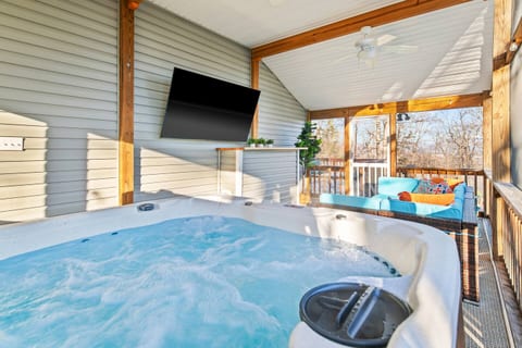 Covered Patio with 75' TV, Hot Tub and Patio Seating