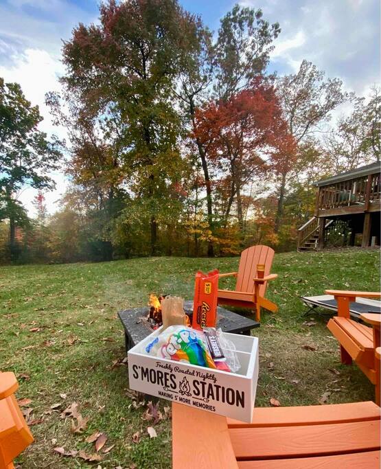 SoothEscapes Secluded: Hot Tub+Porch Cinema+Grill
