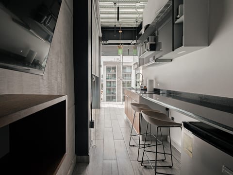 The Palm Loft – Modern Comfort with a Fully Equipped Kitchen