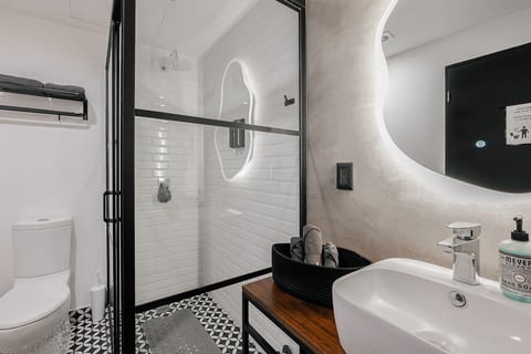 The Palm Loft – Modern Comfort with a Fully Equipped Kitchen