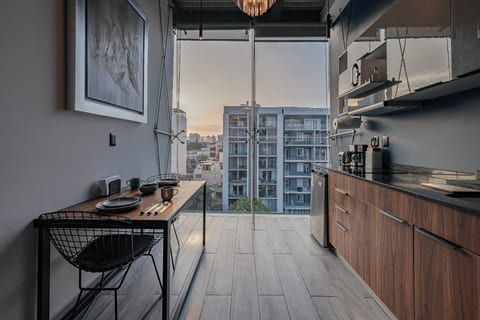 The Skyline Loft – Modern Comfort with Stunning City Views