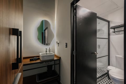 The Jungle Loft – Tropical Comfort in a Centric Location with Kitchen