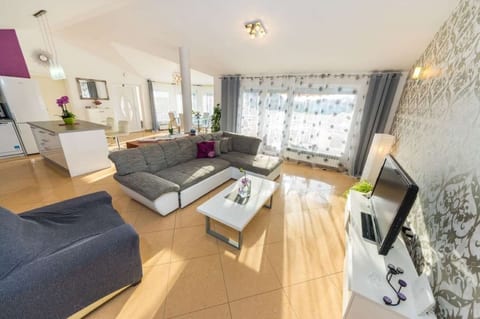 House Luxury Villa with pool - Unit 374076-13