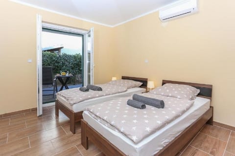 Apartments Slavko with terrace - Unit 374633-13