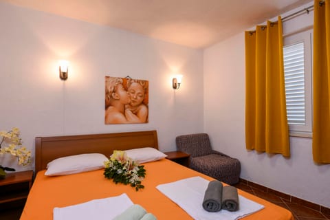 Apartments Vida with garden - Unit 374654-13
