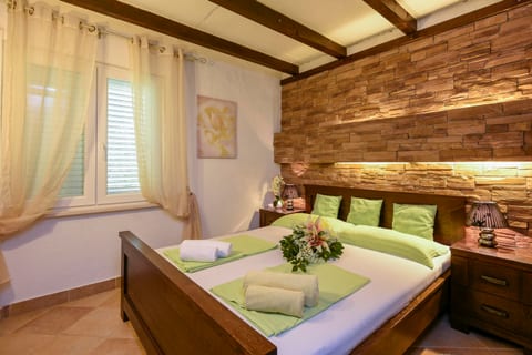Apartments Vida with garden - Unit 374655-13