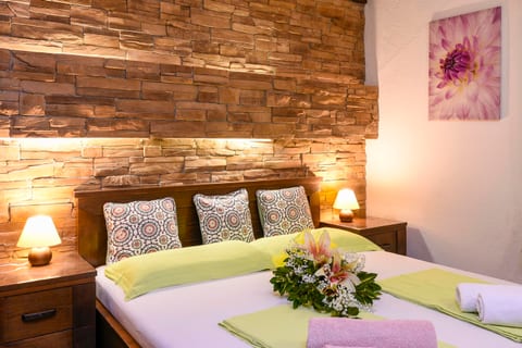 Apartments Vida with garden - Unit 374656-13