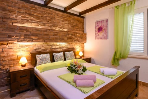 Apartments Vida with garden - Unit 374656-13