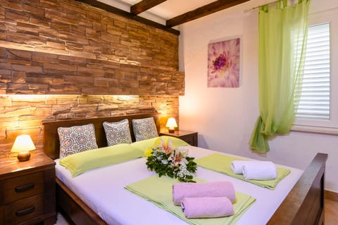 Apartments Vida with garden - Unit 374656-13