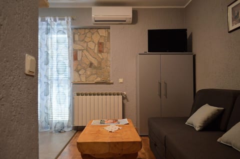 Apartments Leonard - Unit 374748-13