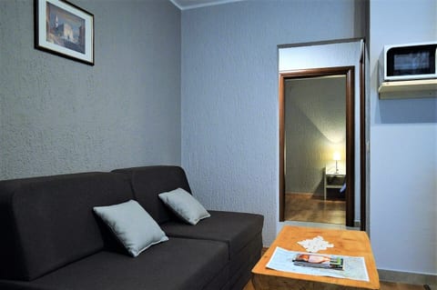 Apartments Leonard - Unit 374748-13