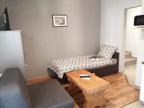 Apartments Leonard - Unit 374748-13