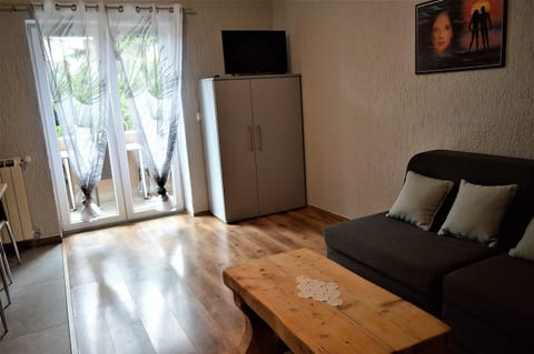 Apartments Leonard - Unit 374747-13