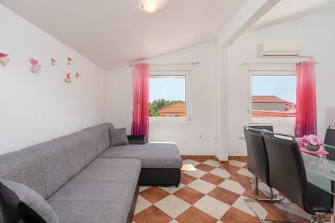 Apartments Sanja - Unit 374803-13