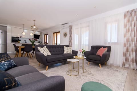 Apartment Tom - Unit 374813-13