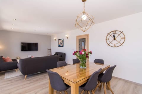 Apartment Tom - Unit 374813-13
