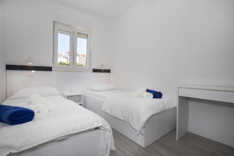Apartments Dragan - Unit 374833-13