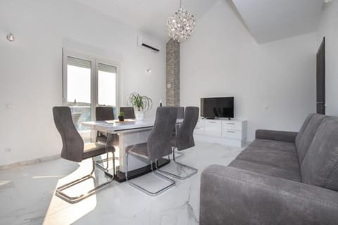 Apartments Dragan - Unit 374834-13