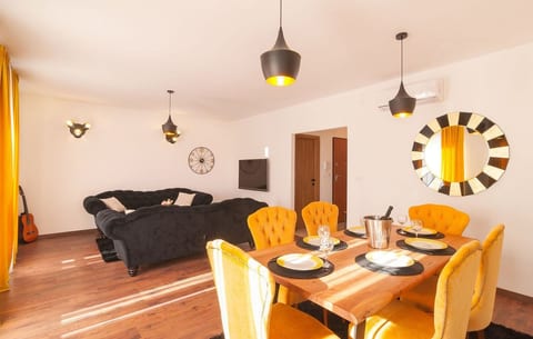 Apartment Tom - Unit 374850-13