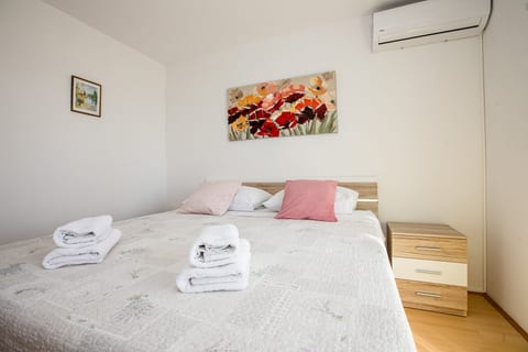 Apartments Zdenka - Unit 374880-13
