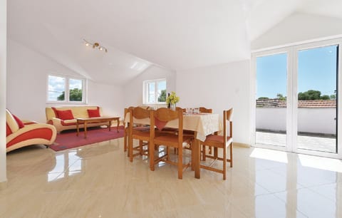 House Brist - Unit 374897-13