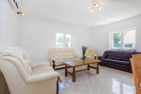 House Brist - Unit 374897-13