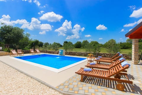 House Brist - Unit 374897-13
