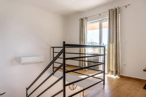House Jurica - Unit 374910-13