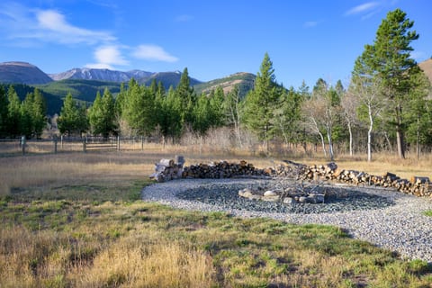 Fire pit for your use seasonally (NOT during wild fire season!)