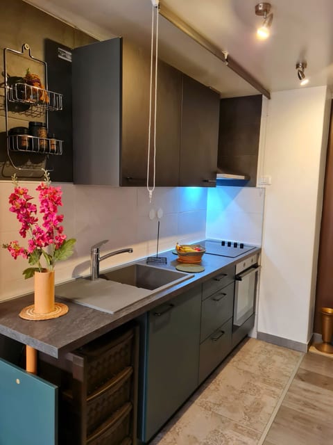 Apartment Lovely - Unit 375015-13